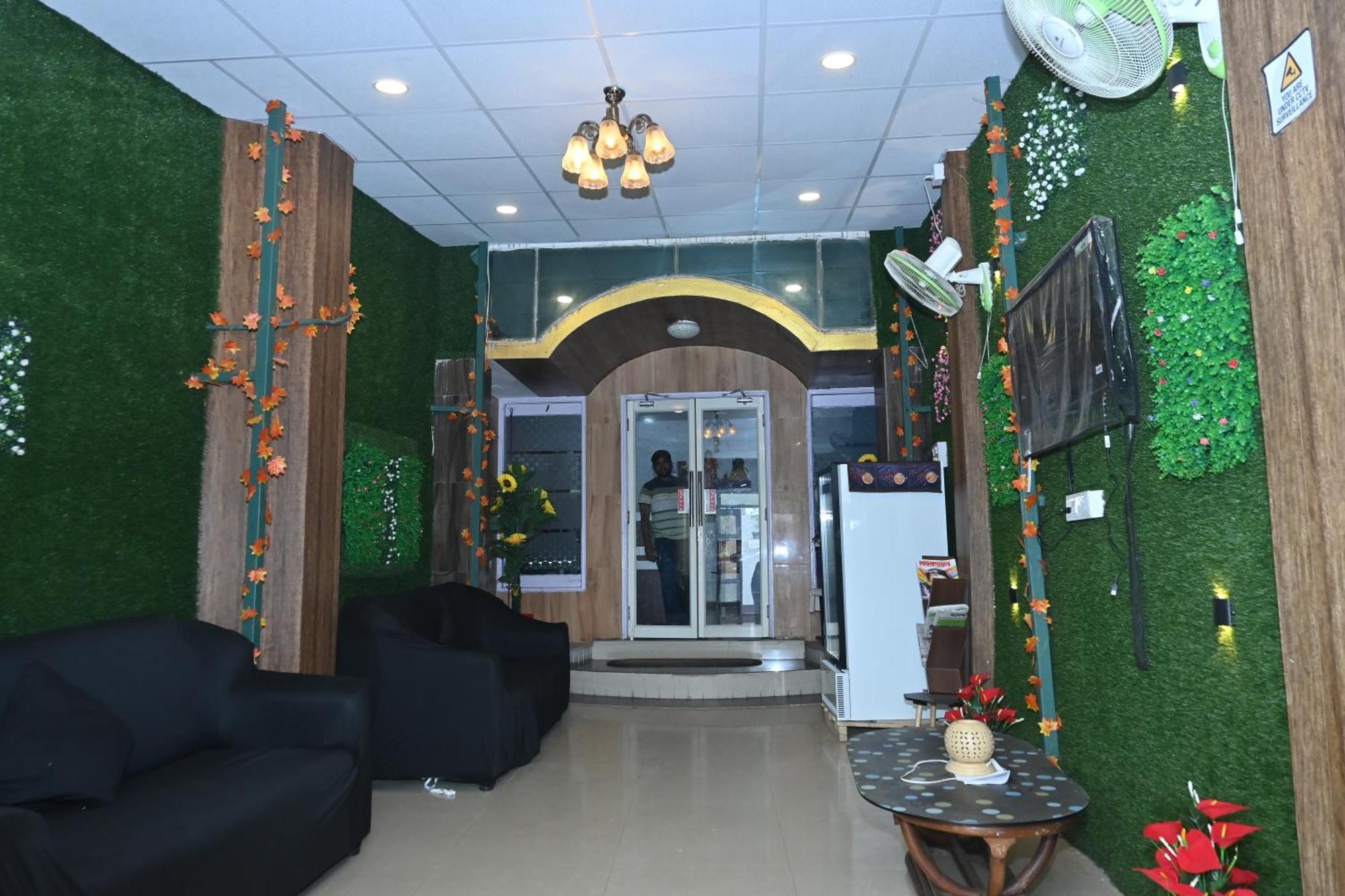 Hotel The Finch Puri Exterior foto